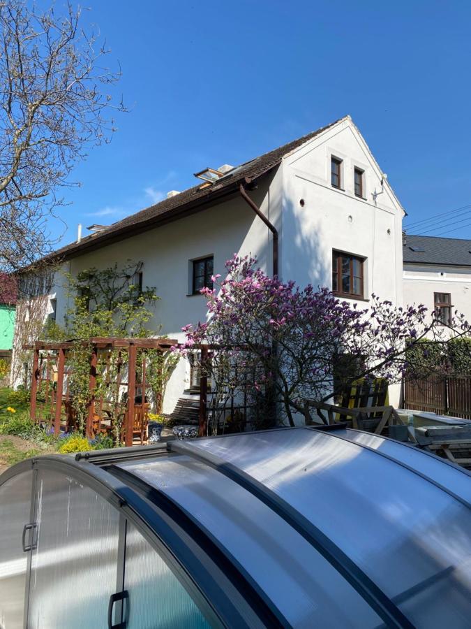 V Chalupe Pod Milesovkou Homestay Velemin