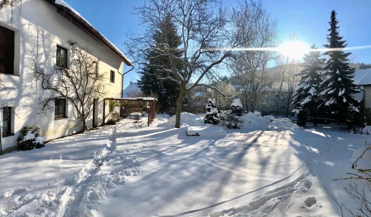 V Chalupe Pod Milesovkou Homestay