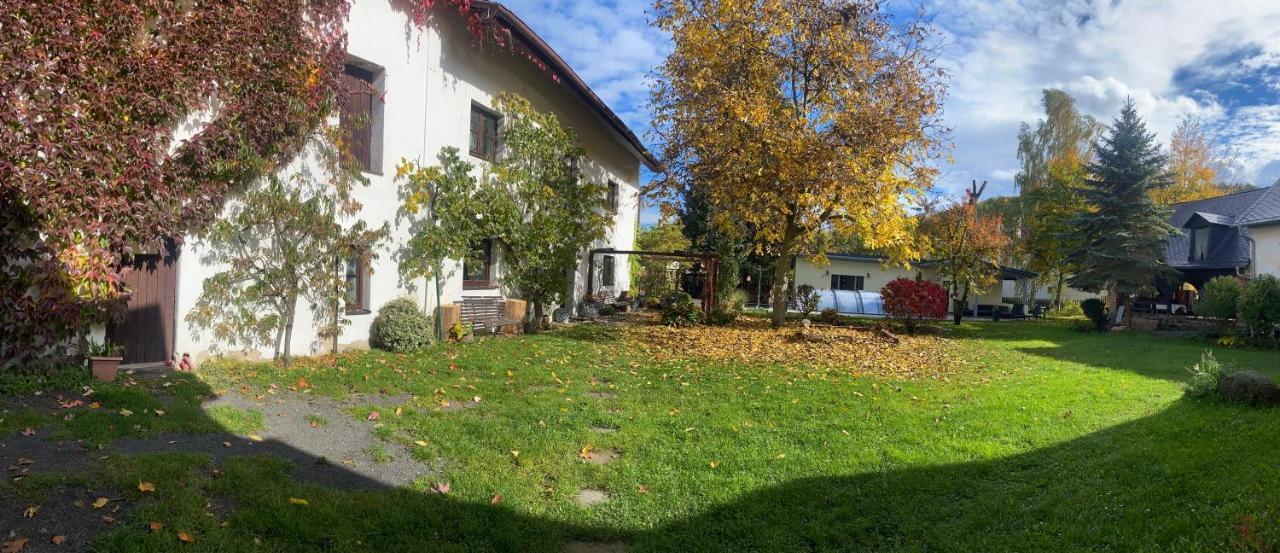 V Chalupe Pod Milesovkou Homestay Velemin