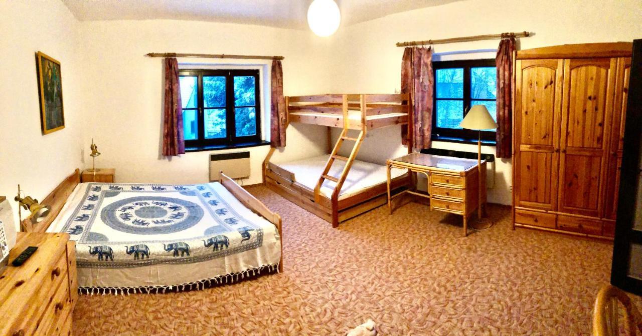 V Chalupe Pod Milesovkou Homestay *