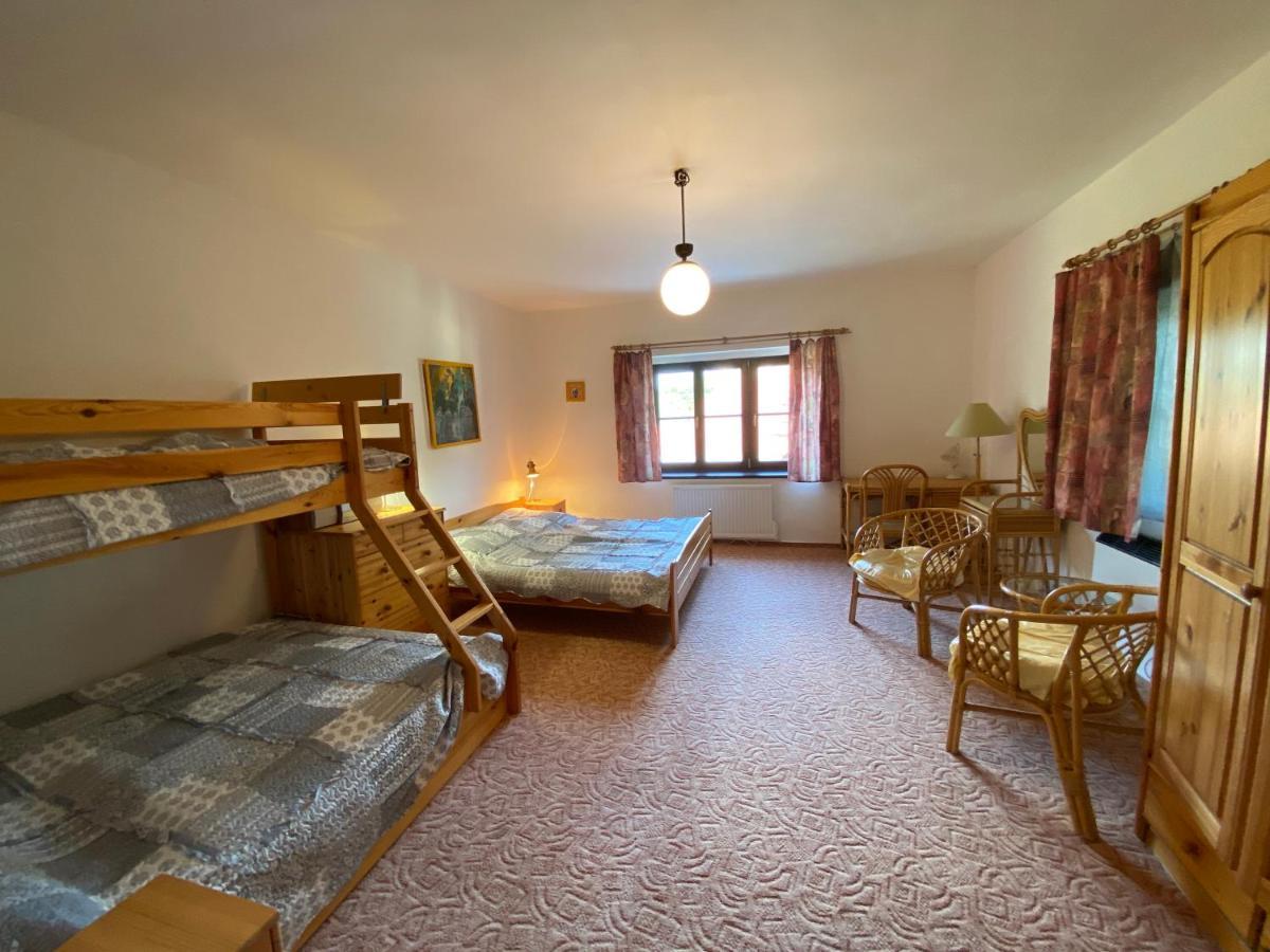 V Chalupe Pod Milesovkou Homestay *